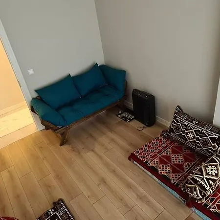 2bedrooms 2washrooms With Parking. Near Starbucks *