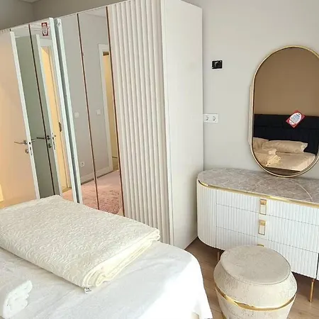 2bedrooms 2washrooms With Parking. Near Starbucks イスタンブール