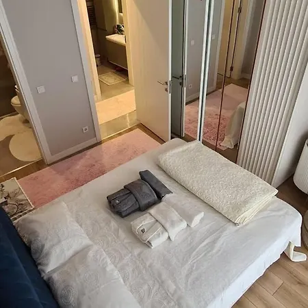 2bedrooms 2washrooms With Parking. Near Starbucks *